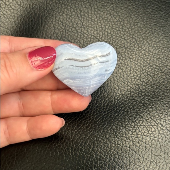 Blue lace Agate Heart - beautiful for decor or energy healing blue lace crystal - Picture 7 of 7